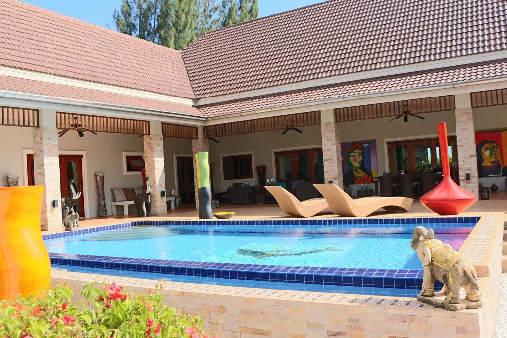 Nicely designed pool villa near Black Mountain golf course
