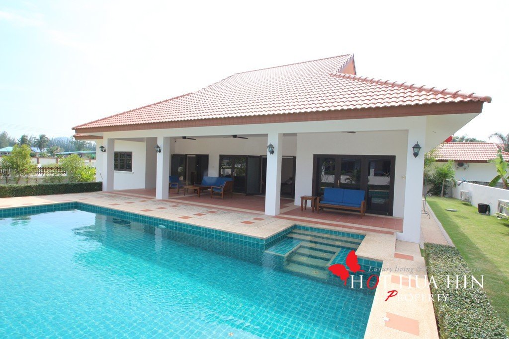 Well built pool villa hua hin west