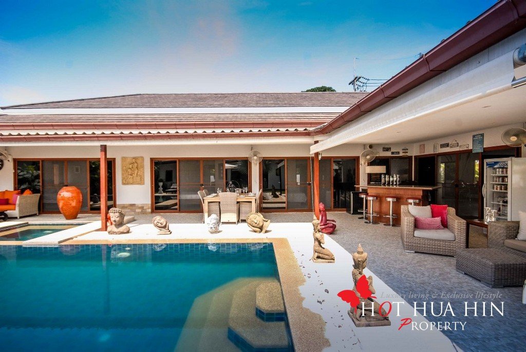 Tropical pool villa in a quiet area, perfect for entertaining guests